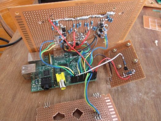 Raspberry_Pi_Stripboard_LED_Relay_Connected_640px