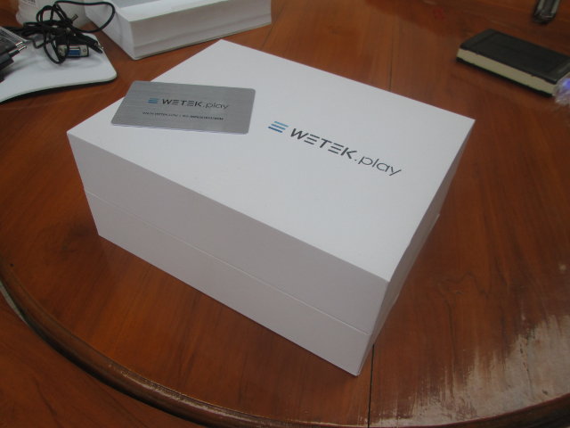 Unboxing of WeTek Play DVB-S2 Android / Linux STB - CNX Software