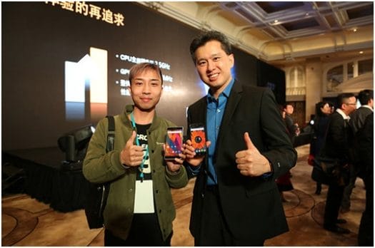 Vernee Apollo and Thor Showcased at Mediatek event. The person on the right is allegedly Yenchi Lee, Mediatek's Product Planning Director