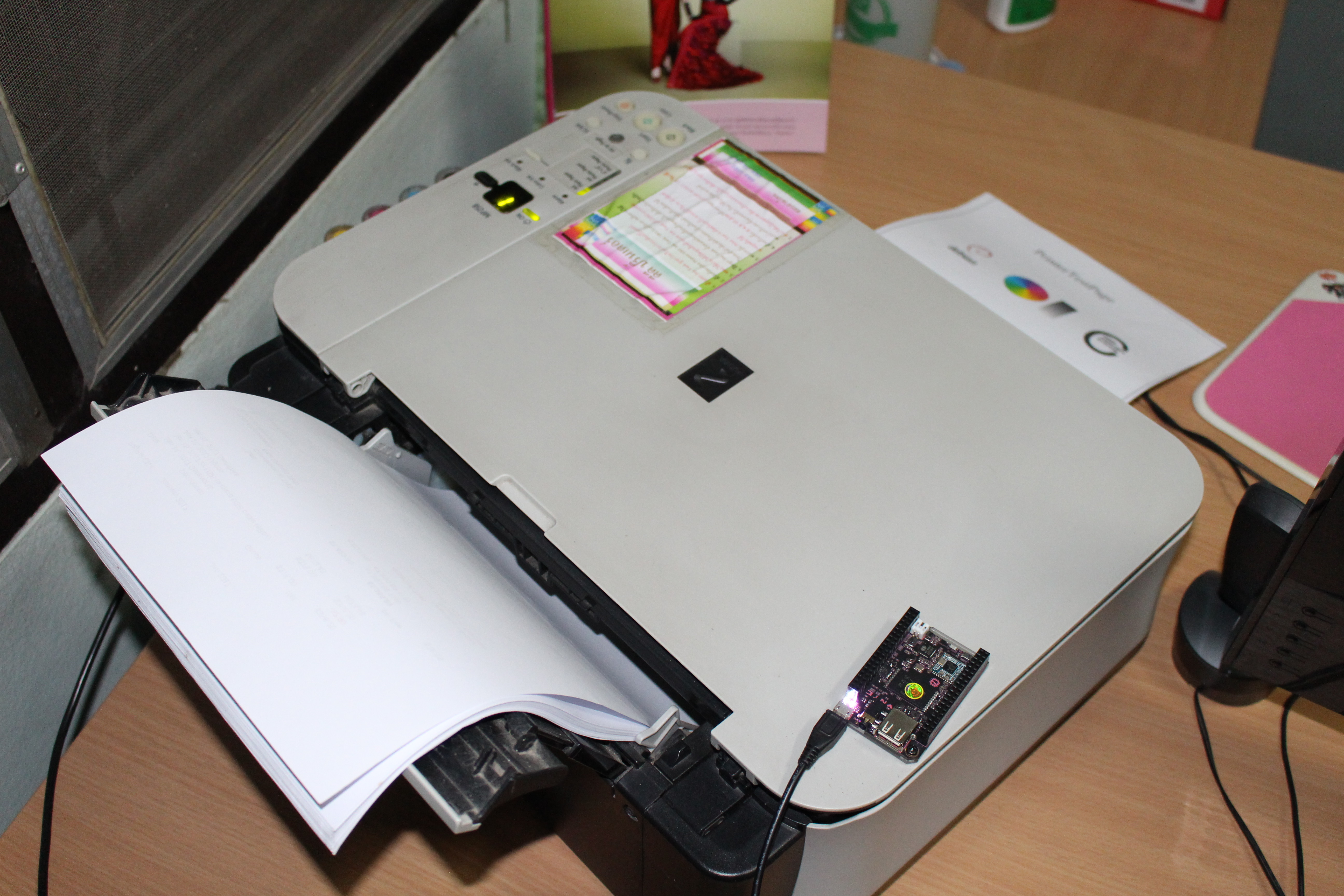 Принтер сервер. Сканер на столе. Сканер через принтер. Cups сканер.