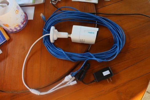 Reolink RLC-810A Ethernet-cable & 12V power adapter