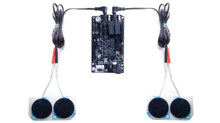 https://cdn.cnx-software.com/wp-content/uploads/2021/04/NeuroStimDuino-with-electrodes.jpg?lossy=1&ssl=1