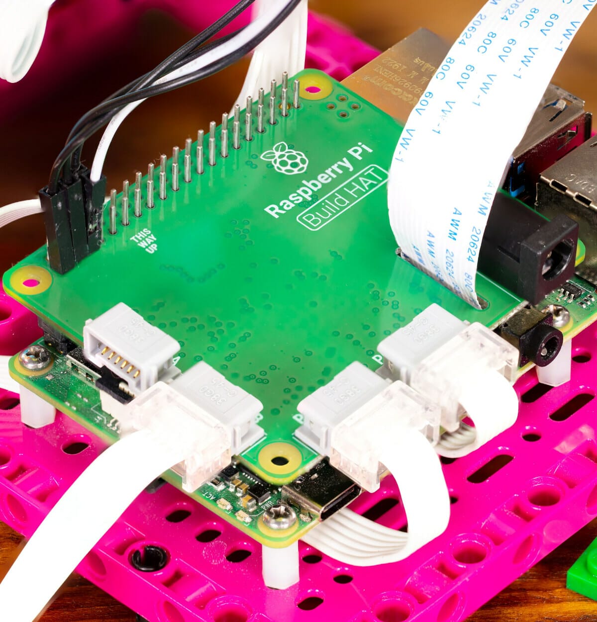 Raspberry Pi Build HAT with LEGO Technic