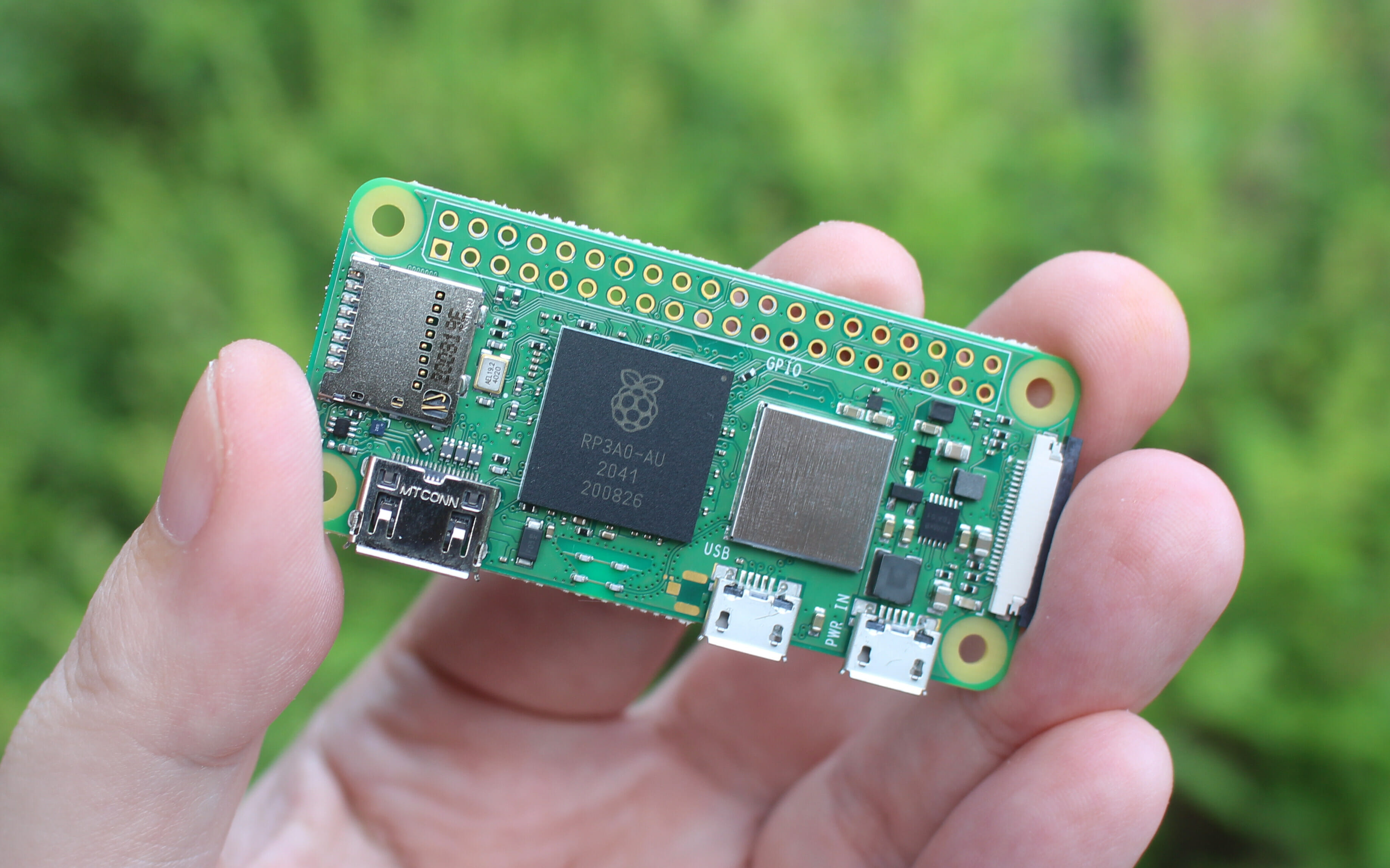 Raspberry Pi Zero 2 W mini review - Benchmarks and thermal performance -  CNX Software