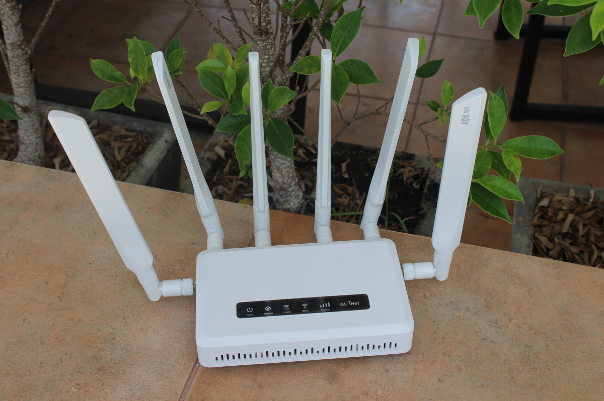 GL.iNet Spitz AX (GL-X3000NR) 5G NR WiFi 6 router review - Part 1