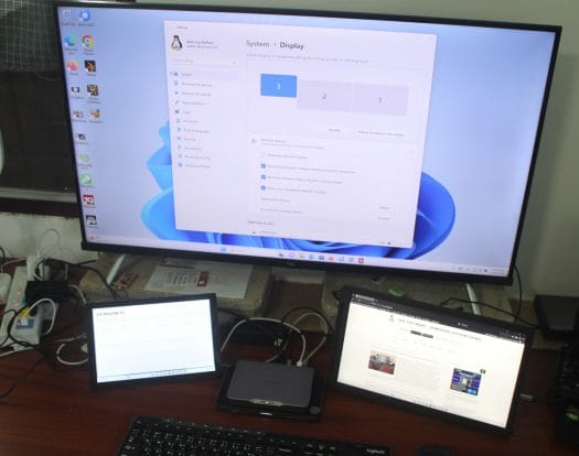 Khadas Mind Review Windows 11 con pantalla triple